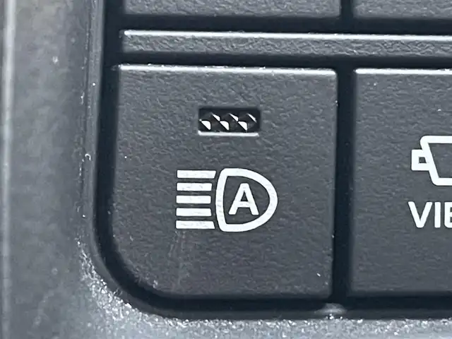 トヨタ クラウン ハイブリッド G 岡山県 2021(令3)年 11.9万km プレシャスホワイトパール 登録時走行距離118833km/純正12.3型ナビ/フルセグTV(AM/FM/CD/DVD/Bluetooth)/全方位カメラ/ドライブレコーダー/ビルトインETC2.0/ヘッドアップディスプレイ/トヨタセーフティセンス/・ブラインドスポットモニター/・レーダークルーズコントロール/・オートマチックハイビーム/・プリクラッシュセーフティ/・レーンディバーチャーアラート/リヤコンフォートパッケージ/・電動リアサンシェード/・全席パワーシート/・全席シートヒーター/横滑り防止装置/オートブレーキホールド/ステアリングヒーター/純正フロアマット/18インチ純正AW