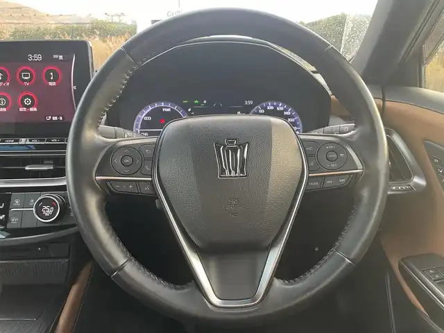 トヨタ クラウン ハイブリッド G 岡山県 2021(令3)年 11.9万km プレシャスホワイトパール 登録時走行距離118833km/純正12.3型ナビ/フルセグTV(AM/FM/CD/DVD/Bluetooth)/全方位カメラ/ドライブレコーダー/ビルトインETC2.0/ヘッドアップディスプレイ/トヨタセーフティセンス/・ブラインドスポットモニター/・レーダークルーズコントロール/・オートマチックハイビーム/・プリクラッシュセーフティ/・レーンディバーチャーアラート/リヤコンフォートパッケージ/・電動リアサンシェード/・全席パワーシート/・全席シートヒーター/横滑り防止装置/オートブレーキホールド/ステアリングヒーター/純正フロアマット/18インチ純正AW