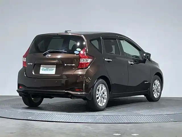 日産 ノート e－パワー X Vセレクション 愛媛県 2020(令2)年 5万km インペリアルアンバーP ・禁煙車/・ディーラー純正SDナビ【MM319D-W】/・Bluetooth/フルセグ/ラジオ/DISC/・ETC/・純正ドライブレコーダー【DJ4-D】/・追従型クルーズコントロール/・純正15インチアルミホイール/・純正フロアマット/・全周囲カメラ/・インテリジェントルームミラー/・クリアランスソナー/・フルオートエアコン/・スマートキー/・プッシュスタート/・ドアバイザー/・衝突被害軽減システム/・横滑り防止装置/・車線逸脱防止システム/・盗難防止装置