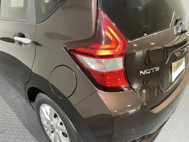 日産 ノート e－パワー X Vセレクション 愛媛県 2020(令2)年 5万km インペリアルアンバーP ・禁煙車/・ディーラー純正SDナビ【MM319D-W】/・Bluetooth/フルセグ/ラジオ/DISC/・ETC/・純正ドライブレコーダー【DJ4-D】/・追従型クルーズコントロール/・純正15インチアルミホイール/・純正フロアマット/・全周囲カメラ/・インテリジェントルームミラー/・クリアランスソナー/・フルオートエアコン/・スマートキー/・プッシュスタート/・ドアバイザー/・衝突被害軽減システム/・横滑り防止装置/・車線逸脱防止システム/・盗難防止装置