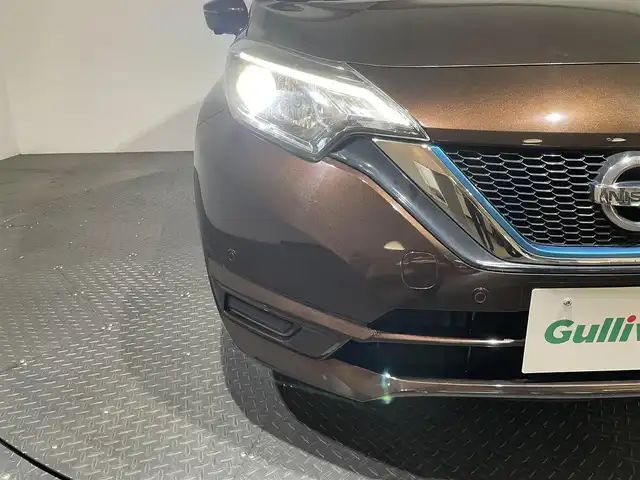 日産 ノート e－パワー X Vセレクション 愛媛県 2020(令2)年 5万km インペリアルアンバーP ・禁煙車/・ディーラー純正SDナビ【MM319D-W】/・Bluetooth/フルセグ/ラジオ/DISC/・ETC/・純正ドライブレコーダー【DJ4-D】/・追従型クルーズコントロール/・純正15インチアルミホイール/・純正フロアマット/・全周囲カメラ/・インテリジェントルームミラー/・クリアランスソナー/・フルオートエアコン/・スマートキー/・プッシュスタート/・ドアバイザー/・衝突被害軽減システム/・横滑り防止装置/・車線逸脱防止システム/・盗難防止装置