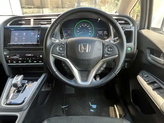 ホンダ シャトル ハイブリッド Z ホンダセンシング 高知県 2019(平31)年 8万km プラチナホワイトパール (株)IDOMが運営する【じしゃロン高知店】の自社ローン専用車両になります。こちらは現金またはオートローンご利用時の価格です。自社ローンご希望の方は別途その旨お申付け下さい