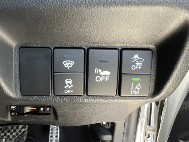 ホンダ シャトル ハイブリッド Z ホンダセンシング 高知県 2019(平31)年 8万km プラチナホワイトパール (株)IDOMが運営する【じしゃロン高知店】の自社ローン専用車両になります。こちらは現金またはオートローンご利用時の価格です。自社ローンご希望の方は別途その旨お申付け下さい