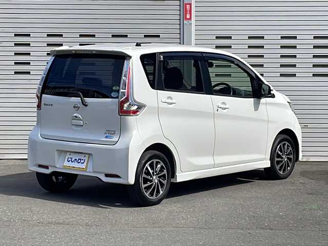 日産 デイズ ハイウェイスターX 道央・札幌 2016(平28)年 6.5万km ホワイトパール (株)IDOMが運営する【じしゃロン札幌店】の自社ローン専用車両になりますこちらは現金またはオートローンご利用価格です。自社ローンご希望の方は別途その旨お申し付けください。/冬タイヤ有/スペアキー(1本)/純正フロアマット/アイドリングストップ/バックカメラ/プッシュスタート/HID