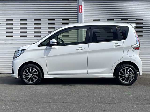 日産 デイズ ハイウェイスターX 道央・札幌 2016(平28)年 6.5万km ホワイトパール (株)IDOMが運営する【じしゃロン札幌店】の自社ローン専用車両になりますこちらは現金またはオートローンご利用価格です。自社ローンご希望の方は別途その旨お申し付けください。/冬タイヤ有/スペアキー(1本)/純正フロアマット/アイドリングストップ/バックカメラ/プッシュスタート/HID