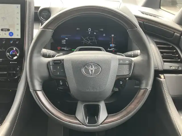 トヨタ ヴェルファイア ハイブリット Z プレミア 道南・函館 2023(令5)年 4.1万km プラチナホワイトパールマイカ ・純正ディスプレイオーディオ（コネクティッドナビ対応）/・フルセグTV/・カメラ一体型ドライブレコーダー/・パノラミックビューモニター/・ヘッドアップディスプレイ/・デジタルインナーミラー/・HDMI接続/・ルーフサンシェード/・サイドサンシェード/・両側パワースライドドア/・オートステップ/・パワーバックドア/・快適温熱シート（フロント・セカンドシート）/・ベンチレーションシート（フロント・セカンドシート）/・電動オットマン/・セカンドシートサイドテーブル/・ステアリングヒーター/・リヤヒーターエアカーテン/・ナノイーX/・ワイヤレスパワーコンソーシアム/・プリクラッシュセーフティ/・レーンディパーチャーアラート/・レーダークルーズコントロール/・ブラインドスポットモニター/・オートマチックハイビーム/・LEDヘッドライト/・オートライト/・エンジンプッシュスタート/・スマートキー/・保証書