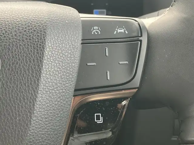 トヨタ ヴェルファイア ハイブリット Z プレミア 道南・函館 2023(令5)年 4.1万km プラチナホワイトパールマイカ ・純正ディスプレイオーディオ（コネクティッドナビ対応）/・フルセグTV/・カメラ一体型ドライブレコーダー/・パノラミックビューモニター/・ヘッドアップディスプレイ/・デジタルインナーミラー/・HDMI接続/・ルーフサンシェード/・サイドサンシェード/・両側パワースライドドア/・オートステップ/・パワーバックドア/・快適温熱シート（フロント・セカンドシート）/・ベンチレーションシート（フロント・セカンドシート）/・電動オットマン/・セカンドシートサイドテーブル/・ステアリングヒーター/・リヤヒーターエアカーテン/・ナノイーX/・ワイヤレスパワーコンソーシアム/・プリクラッシュセーフティ/・レーンディパーチャーアラート/・レーダークルーズコントロール/・ブラインドスポットモニター/・オートマチックハイビーム/・LEDヘッドライト/・オートライト/・エンジンプッシュスタート/・スマートキー/・保証書