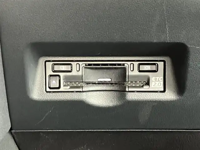 トヨタ ヴェルファイア ハイブリット Z プレミア 道南・函館 2023(令5)年 4.1万km プラチナホワイトパールマイカ ・純正ディスプレイオーディオ（コネクティッドナビ対応）/・フルセグTV/・カメラ一体型ドライブレコーダー/・パノラミックビューモニター/・ヘッドアップディスプレイ/・デジタルインナーミラー/・HDMI接続/・ルーフサンシェード/・サイドサンシェード/・両側パワースライドドア/・オートステップ/・パワーバックドア/・快適温熱シート（フロント・セカンドシート）/・ベンチレーションシート（フロント・セカンドシート）/・電動オットマン/・セカンドシートサイドテーブル/・ステアリングヒーター/・リヤヒーターエアカーテン/・ナノイーX/・ワイヤレスパワーコンソーシアム/・プリクラッシュセーフティ/・レーンディパーチャーアラート/・レーダークルーズコントロール/・ブラインドスポットモニター/・オートマチックハイビーム/・LEDヘッドライト/・オートライト/・エンジンプッシュスタート/・スマートキー/・保証書