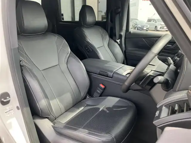 トヨタ ヴェルファイア ハイブリット Z プレミア 道南・函館 2023(令5)年 4.1万km プラチナホワイトパールマイカ ・純正ディスプレイオーディオ（コネクティッドナビ対応）/・フルセグTV/・カメラ一体型ドライブレコーダー/・パノラミックビューモニター/・ヘッドアップディスプレイ/・デジタルインナーミラー/・HDMI接続/・ルーフサンシェード/・サイドサンシェード/・両側パワースライドドア/・オートステップ/・パワーバックドア/・快適温熱シート（フロント・セカンドシート）/・ベンチレーションシート（フロント・セカンドシート）/・電動オットマン/・セカンドシートサイドテーブル/・ステアリングヒーター/・リヤヒーターエアカーテン/・ナノイーX/・ワイヤレスパワーコンソーシアム/・プリクラッシュセーフティ/・レーンディパーチャーアラート/・レーダークルーズコントロール/・ブラインドスポットモニター/・オートマチックハイビーム/・LEDヘッドライト/・オートライト/・エンジンプッシュスタート/・スマートキー/・保証書