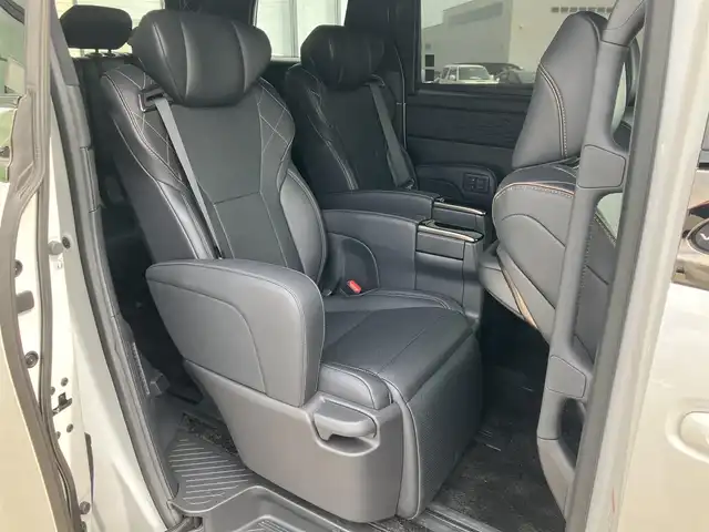 トヨタ ヴェルファイア ハイブリット Z プレミア 道南・函館 2023(令5)年 4.1万km プラチナホワイトパールマイカ ・純正ディスプレイオーディオ（コネクティッドナビ対応）/・フルセグTV/・カメラ一体型ドライブレコーダー/・パノラミックビューモニター/・ヘッドアップディスプレイ/・デジタルインナーミラー/・HDMI接続/・ルーフサンシェード/・サイドサンシェード/・両側パワースライドドア/・オートステップ/・パワーバックドア/・快適温熱シート（フロント・セカンドシート）/・ベンチレーションシート（フロント・セカンドシート）/・電動オットマン/・セカンドシートサイドテーブル/・ステアリングヒーター/・リヤヒーターエアカーテン/・ナノイーX/・ワイヤレスパワーコンソーシアム/・プリクラッシュセーフティ/・レーンディパーチャーアラート/・レーダークルーズコントロール/・ブラインドスポットモニター/・オートマチックハイビーム/・LEDヘッドライト/・オートライト/・エンジンプッシュスタート/・スマートキー/・保証書