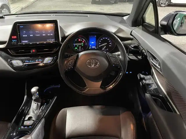 トヨタ Ｃ－ＨＲ G 東京都 2016(平28)年 10.3万km ブラックマイカ 純正9インチナビ/NSZT-Y66T/(フルセグTV/Bluetooth/CD/DVD)/Toyota Safety Sense P/・プリクラッシュセーフティシステム/・レーンディパーチャーアラート/・レーダークルーズコントロール/前方ドライブレコーダー/バックカメラ/ブラインドスポットモニター/前席シートヒーター/自動防眩インナーミラー/本革巻ステアリング/ETC2.0/取扱説明書/スペアキー