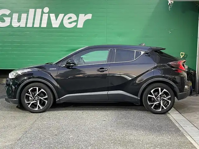 トヨタ Ｃ－ＨＲ G 東京都 2016(平28)年 10.3万km ブラックマイカ 純正9インチナビ/NSZT-Y66T/(フルセグTV/Bluetooth/CD/DVD)/Toyota Safety Sense P/・プリクラッシュセーフティシステム/・レーンディパーチャーアラート/・レーダークルーズコントロール/前方ドライブレコーダー/バックカメラ/ブラインドスポットモニター/前席シートヒーター/自動防眩インナーミラー/本革巻ステアリング/ETC2.0/取扱説明書/スペアキー