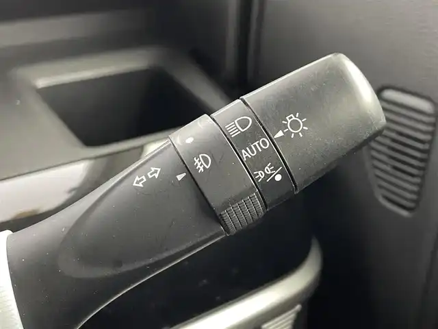 スズキ スペーシア カスタム HYBRID XS 福島県 2020(令2)年 2万km ピュアホワイトP スズキセーフティサポート/・衝突被害軽減ブレーキ/・後退時ブレーキサポート/・前後誤発進抑制/・レーダークルーズコントロール/・標識認識/社外7インチナビ/・フルセグTV/BT/SD/CD/DVD/AM/FM/・ETC/・前後ドライブレコーダー/両側パワースライドドア/革張ステアリング/・ステアリングリモコン/ハーフレザーシート/・ベンチシート/・D席シートヒーター/プッシュスタート/・スマートキー/・スペアキー1本/電動格納ミラー/・ウィンカーミラー/・オートミラー/純正フロアマット/ドアバイザー/純正15インチAW