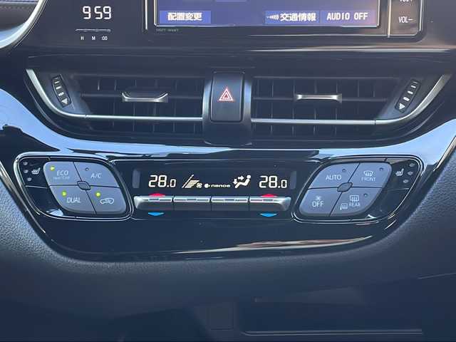 トヨタ Ｃ－ＨＲ ハイブリッド 1．8G 愛知県 2020(令2)年 6.3万km ブラックマイカ /禁煙者・ワンオーナー//純正ナビ【NSZT-W68T】//バックカメラ//フルセグTV・Bluetooth・CD//ビルトインETC//前後ドライブレコーダー//純正18インチアルミホイール//スペアタイヤ//ファブリック＋本革シート//快適温熱シート(前席)//Toyota Safety Sense//プリクラッシュセーフティ//レーンディパーチャーアラート//オートマチックハイビーム//レーダークルーズコントロール(全車速追従機能付)//ブラインドスポットモニター(BSM)//リヤクロストラフィックアラート//クリアランスソナー&バックソナー//横滑り防止//トラクションコントロール//車両接近通報//ヒルスタートアシスト//LEDヘッドライト//オートライト//フロントフォグランプ//電動格納ミラーウィンカー//スマートエントリー&スタートシステム//イモビライザー//プッシュスタート//ドライブモード(スポーツ・ノーマル・エコ)//EVドライブモード//ナノイー//純正フロアマット//電動ランバーサポート//本革巻きステアリング//ステアリングスイッチ//電子パーキングブレーキ//ブレーキホールド//スペアキー1本//新車保証書・取扱説明書//ナビ説明書