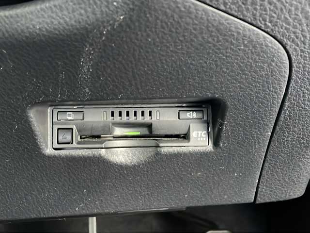 トヨタ Ｃ－ＨＲ ハイブリッド 1．8G 愛知県 2020(令2)年 6.3万km ブラックマイカ /禁煙者・ワンオーナー//純正ナビ【NSZT-W68T】//バックカメラ//フルセグTV・Bluetooth・CD//ビルトインETC//前後ドライブレコーダー//純正18インチアルミホイール//スペアタイヤ//ファブリック＋本革シート//快適温熱シート(前席)//Toyota Safety Sense//プリクラッシュセーフティ//レーンディパーチャーアラート//オートマチックハイビーム//レーダークルーズコントロール(全車速追従機能付)//ブラインドスポットモニター(BSM)//リヤクロストラフィックアラート//クリアランスソナー&バックソナー//横滑り防止//トラクションコントロール//車両接近通報//ヒルスタートアシスト//LEDヘッドライト//オートライト//フロントフォグランプ//電動格納ミラーウィンカー//スマートエントリー&スタートシステム//イモビライザー//プッシュスタート//ドライブモード(スポーツ・ノーマル・エコ)//EVドライブモード//ナノイー//純正フロアマット//電動ランバーサポート//本革巻きステアリング//ステアリングスイッチ//電子パーキングブレーキ//ブレーキホールド//スペアキー1本//新車保証書・取扱説明書//ナビ説明書