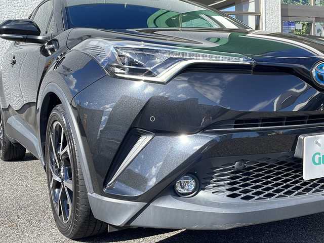 トヨタ Ｃ－ＨＲ ハイブリッド 1．8G 愛知県 2020(令2)年 6.3万km ブラックマイカ /禁煙者・ワンオーナー//純正ナビ【NSZT-W68T】//バックカメラ//フルセグTV・Bluetooth・CD//ビルトインETC//前後ドライブレコーダー//純正18インチアルミホイール//スペアタイヤ//ファブリック＋本革シート//快適温熱シート(前席)//Toyota Safety Sense//プリクラッシュセーフティ//レーンディパーチャーアラート//オートマチックハイビーム//レーダークルーズコントロール(全車速追従機能付)//ブラインドスポットモニター(BSM)//リヤクロストラフィックアラート//クリアランスソナー&バックソナー//横滑り防止//トラクションコントロール//車両接近通報//ヒルスタートアシスト//LEDヘッドライト//オートライト//フロントフォグランプ//電動格納ミラーウィンカー//スマートエントリー&スタートシステム//イモビライザー//プッシュスタート//ドライブモード(スポーツ・ノーマル・エコ)//EVドライブモード//ナノイー//純正フロアマット//電動ランバーサポート//本革巻きステアリング//ステアリングスイッチ//電子パーキングブレーキ//ブレーキホールド//スペアキー1本//新車保証書・取扱説明書//ナビ説明書