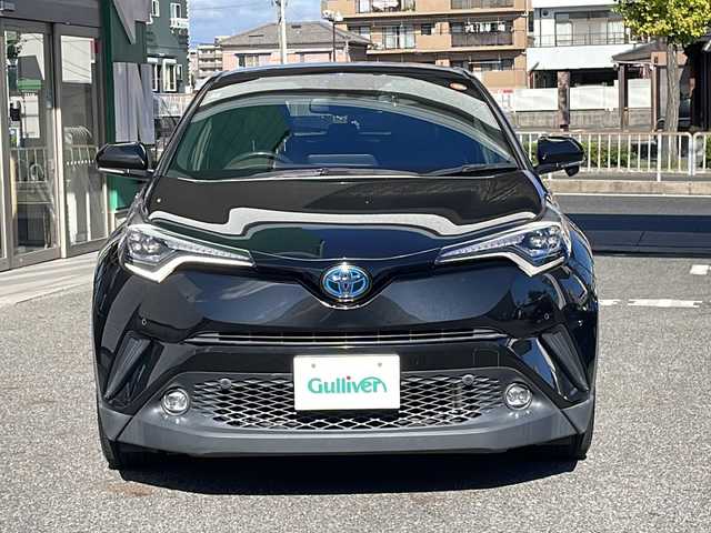 トヨタ Ｃ－ＨＲ ハイブリッド 1．8G 愛知県 2020(令2)年 6.3万km ブラックマイカ /禁煙者・ワンオーナー//純正ナビ【NSZT-W68T】//バックカメラ//フルセグTV・Bluetooth・CD//ビルトインETC//前後ドライブレコーダー//純正18インチアルミホイール//スペアタイヤ//ファブリック＋本革シート//快適温熱シート(前席)//Toyota Safety Sense//プリクラッシュセーフティ//レーンディパーチャーアラート//オートマチックハイビーム//レーダークルーズコントロール(全車速追従機能付)//ブラインドスポットモニター(BSM)//リヤクロストラフィックアラート//クリアランスソナー&バックソナー//横滑り防止//トラクションコントロール//車両接近通報//ヒルスタートアシスト//LEDヘッドライト//オートライト//フロントフォグランプ//電動格納ミラーウィンカー//スマートエントリー&スタートシステム//イモビライザー//プッシュスタート//ドライブモード(スポーツ・ノーマル・エコ)//EVドライブモード//ナノイー//純正フロアマット//電動ランバーサポート//本革巻きステアリング//ステアリングスイッチ//電子パーキングブレーキ//ブレーキホールド//スペアキー1本//新車保証書・取扱説明書//ナビ説明書