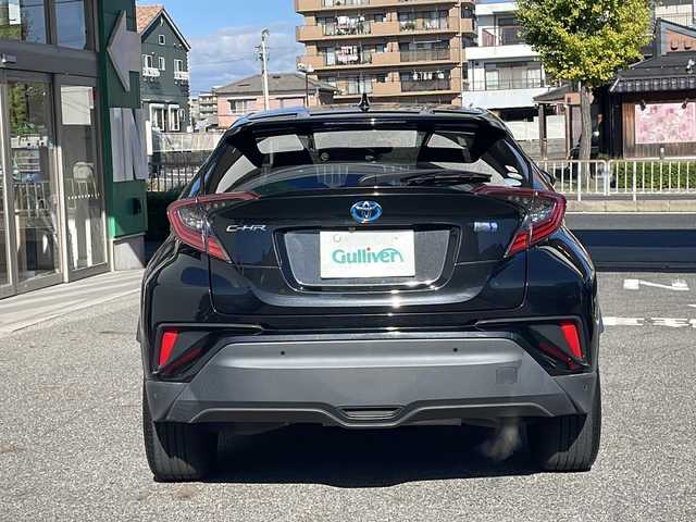 トヨタ Ｃ－ＨＲ ハイブリッド 1．8G 愛知県 2020(令2)年 6.3万km ブラックマイカ /禁煙者・ワンオーナー//純正ナビ【NSZT-W68T】//バックカメラ//フルセグTV・Bluetooth・CD//ビルトインETC//前後ドライブレコーダー//純正18インチアルミホイール//スペアタイヤ//ファブリック＋本革シート//快適温熱シート(前席)//Toyota Safety Sense//プリクラッシュセーフティ//レーンディパーチャーアラート//オートマチックハイビーム//レーダークルーズコントロール(全車速追従機能付)//ブラインドスポットモニター(BSM)//リヤクロストラフィックアラート//クリアランスソナー&バックソナー//横滑り防止//トラクションコントロール//車両接近通報//ヒルスタートアシスト//LEDヘッドライト//オートライト//フロントフォグランプ//電動格納ミラーウィンカー//スマートエントリー&スタートシステム//イモビライザー//プッシュスタート//ドライブモード(スポーツ・ノーマル・エコ)//EVドライブモード//ナノイー//純正フロアマット//電動ランバーサポート//本革巻きステアリング//ステアリングスイッチ//電子パーキングブレーキ//ブレーキホールド//スペアキー1本//新車保証書・取扱説明書//ナビ説明書