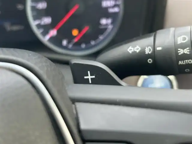 トヨタ クラウン ハイブリッド S Cパッケージ 岡山県 2018(平30)年 8.2万km ホワイトパールクリスタルシャイン 登録時走行距離81502km/純正ナビ/フルセグTV(AM.FM.CD.DVD.TV.BT)/バックカメラ/ETC2.0/ブラインドスポットモニター/ヘッドアップディスプレイ/ドライブレコーダー/シートヒーター（D+N席）/ステアリングヒーター/クリアランスソナー/衝突軽減ブレーキ/横滑り防止装置/レーダークルーズコントロール/レーンキープアシスト/オートライト/オートマチックハイビーム/アイドリングストップ/17インチ純正AW/純正フロアマット/D+N席パワーシート