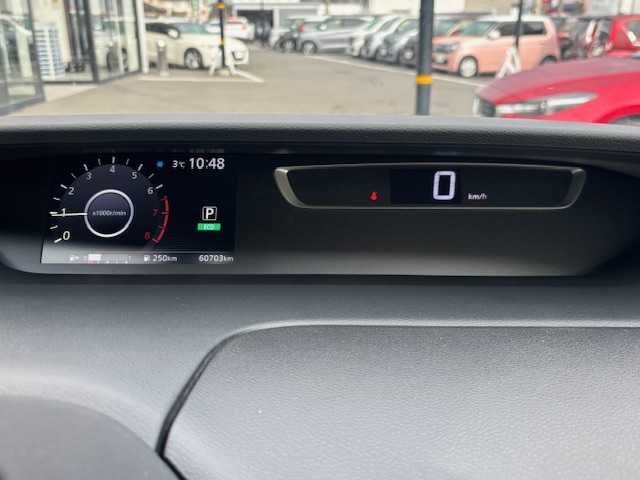 日産 セレナ ハイウェイスター G 宮城県 2017(平29)年 6.1万km ブリリアントホワイトパール 登録時走行距離60703km/純正ナビ/フルセグＴＶ/ＡＭ／ＦＭ／ＨＤＭＩ／ＡＵＸ／Ｂｌｕｅｔｏｏｔｈ/後席モニター/クルーズコントロール/横滑り防止装置/衝突軽減ブレーキ/電動格納ミラー/オートライト/純正アルミホイール/純正フロアマット/プッシュスタート/スマートキー