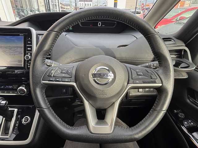 日産 セレナ ハイウェイスター G 宮城県 2017(平29)年 6.1万km ブリリアントホワイトパール 登録時走行距離60703km/純正ナビ/フルセグＴＶ/ＡＭ／ＦＭ／ＨＤＭＩ／ＡＵＸ／Ｂｌｕｅｔｏｏｔｈ/後席モニター/クルーズコントロール/横滑り防止装置/衝突軽減ブレーキ/電動格納ミラー/オートライト/純正アルミホイール/純正フロアマット/プッシュスタート/スマートキー