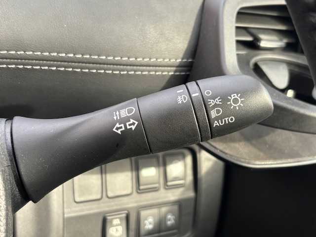 日産 セレナ ハイウェイスター G 宮城県 2017(平29)年 6.1万km ブリリアントホワイトパール 登録時走行距離60703km/純正ナビ/フルセグＴＶ/ＡＭ／ＦＭ／ＨＤＭＩ／ＡＵＸ／Ｂｌｕｅｔｏｏｔｈ/後席モニター/クルーズコントロール/横滑り防止装置/衝突軽減ブレーキ/電動格納ミラー/オートライト/純正アルミホイール/純正フロアマット/プッシュスタート/スマートキー