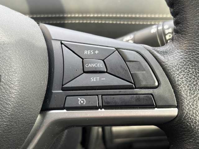 日産 セレナ ハイウェイスター G 宮城県 2017(平29)年 6.1万km ブリリアントホワイトパール 登録時走行距離60703km/純正ナビ/フルセグＴＶ/ＡＭ／ＦＭ／ＨＤＭＩ／ＡＵＸ／Ｂｌｕｅｔｏｏｔｈ/後席モニター/クルーズコントロール/横滑り防止装置/衝突軽減ブレーキ/電動格納ミラー/オートライト/純正アルミホイール/純正フロアマット/プッシュスタート/スマートキー