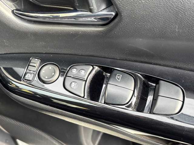 日産 セレナ ハイウェイスター G 宮城県 2017(平29)年 6.1万km ブリリアントホワイトパール 登録時走行距離60703km/純正ナビ/フルセグＴＶ/ＡＭ／ＦＭ／ＨＤＭＩ／ＡＵＸ／Ｂｌｕｅｔｏｏｔｈ/後席モニター/クルーズコントロール/横滑り防止装置/衝突軽減ブレーキ/電動格納ミラー/オートライト/純正アルミホイール/純正フロアマット/プッシュスタート/スマートキー