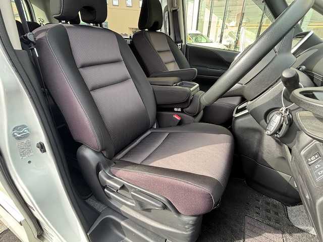 日産 セレナ ハイウェイスター G 宮城県 2017(平29)年 6.1万km ブリリアントホワイトパール 登録時走行距離60703km/純正ナビ/フルセグＴＶ/ＡＭ／ＦＭ／ＨＤＭＩ／ＡＵＸ／Ｂｌｕｅｔｏｏｔｈ/後席モニター/クルーズコントロール/横滑り防止装置/衝突軽減ブレーキ/電動格納ミラー/オートライト/純正アルミホイール/純正フロアマット/プッシュスタート/スマートキー