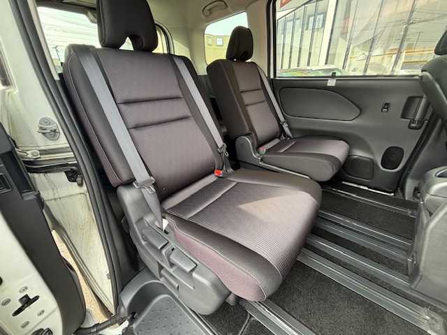 日産 セレナ ハイウェイスター G 宮城県 2017(平29)年 6.1万km ブリリアントホワイトパール 登録時走行距離60703km/純正ナビ/フルセグＴＶ/ＡＭ／ＦＭ／ＨＤＭＩ／ＡＵＸ／Ｂｌｕｅｔｏｏｔｈ/後席モニター/クルーズコントロール/横滑り防止装置/衝突軽減ブレーキ/電動格納ミラー/オートライト/純正アルミホイール/純正フロアマット/プッシュスタート/スマートキー