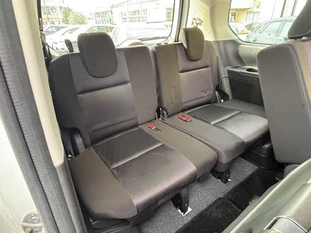 日産 セレナ ハイウェイスター G 宮城県 2017(平29)年 6.1万km ブリリアントホワイトパール 登録時走行距離60703km/純正ナビ/フルセグＴＶ/ＡＭ／ＦＭ／ＨＤＭＩ／ＡＵＸ／Ｂｌｕｅｔｏｏｔｈ/後席モニター/クルーズコントロール/横滑り防止装置/衝突軽減ブレーキ/電動格納ミラー/オートライト/純正アルミホイール/純正フロアマット/プッシュスタート/スマートキー