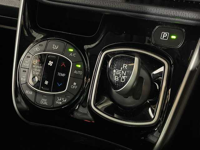 トヨタ ヴォクシー ハイブリッド ZS 煌Ⅱ 福岡県 2020(令2)年 4.7万km ブラッキッシュアゲハガラスフレーク 純正メモリーナビゲーション（NSZN-Z68T）/純正フリップダウンモニター/フルセグテレビ/バックカメラ/シートヒーター/LEDヘッドライト/3列シート/両側パワースライドドア/ドライブレコーダー前後/ETC/レーダークルーズコントロール/純正16インチアルミホイール/スマートキー/プッシュスタートエンジン