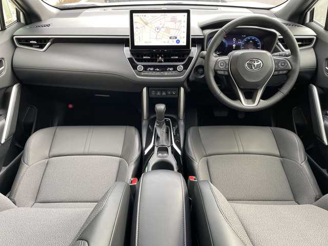 トヨタ カローラ クロス ハイブリッド Z 青森県 2025(令7)年 0.2万km プラチナホワイトパールマイカ 4WD/OP寒冷地仕様/OP純正10.5インチDオーディオプラスナビ・フルセグTV/Bluetooth・USB・Miracast/OPパノラミックビューモニター/OPパノラマルーフ/OPトヨタチームメイト/アドバンストパーク/パーキングサポートブレーキ/安心降車アシスト/ブラインドスポットモニター/セーフティセンス/プリクラッシュセーフティ/レーダークルーズコントロール/レーントレーシングアシスト/オートマチックハイビーム/ハーフレザーシート/運転席パワーシート/前席シートヒーター/ステアリングヒーター/パワーバックドア/純正前後ドライブレコーダー/純正ビルトインETC2.0/OP AC100V1500W/ワイパーデアイサー/LEDヘッドライト/LEDフォグランプ/LEDリアフォグランプ/純正18インチアルミ/ルーフレール