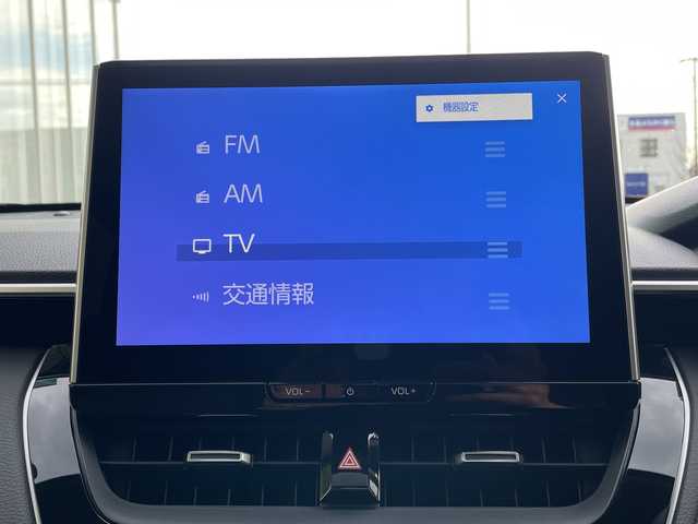 トヨタ カローラ クロス ハイブリッド Z 青森県 2025(令7)年 0.2万km プラチナホワイトパールマイカ 4WD/OP寒冷地仕様/OP純正10.5インチDオーディオプラスナビ・フルセグTV/Bluetooth・USB・Miracast/OPパノラミックビューモニター/OPパノラマルーフ/OPトヨタチームメイト/アドバンストパーク/パーキングサポートブレーキ/安心降車アシスト/ブラインドスポットモニター/セーフティセンス/プリクラッシュセーフティ/レーダークルーズコントロール/レーントレーシングアシスト/オートマチックハイビーム/ハーフレザーシート/運転席パワーシート/前席シートヒーター/ステアリングヒーター/パワーバックドア/純正前後ドライブレコーダー/純正ビルトインETC2.0/OP AC100V1500W/ワイパーデアイサー/LEDヘッドライト/LEDフォグランプ/LEDリアフォグランプ/純正18インチアルミ/ルーフレール