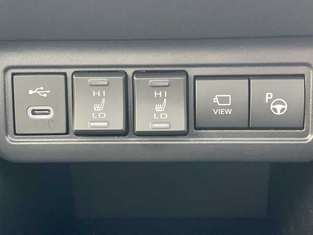 トヨタ カローラ クロス ハイブリッド Z 青森県 2025(令7)年 0.2万km プラチナホワイトパールマイカ 4WD/OP寒冷地仕様/OP純正10.5インチDオーディオプラスナビ・フルセグTV/Bluetooth・USB・Miracast/OPパノラミックビューモニター/OPパノラマルーフ/OPトヨタチームメイト/アドバンストパーク/パーキングサポートブレーキ/安心降車アシスト/ブラインドスポットモニター/セーフティセンス/プリクラッシュセーフティ/レーダークルーズコントロール/レーントレーシングアシスト/オートマチックハイビーム/ハーフレザーシート/運転席パワーシート/前席シートヒーター/ステアリングヒーター/パワーバックドア/純正前後ドライブレコーダー/純正ビルトインETC2.0/OP AC100V1500W/ワイパーデアイサー/LEDヘッドライト/LEDフォグランプ/LEDリアフォグランプ/純正18インチアルミ/ルーフレール