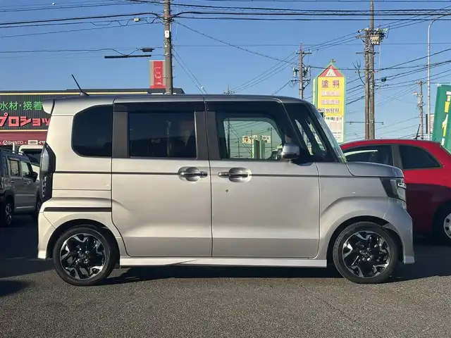 ホンダ Ｎ ＢＯＸ カスタム G L ターボ ホンダセンシング 愛知県 2018(平30)年 6.6万km ルナシルバーM /禁煙車//メモリーナビ(ECLIPSE AVN-R8)//フルセグTV/USB/BT/SD/MUSIC JUKE/CD/DVD//ビルトインETC//バックカメラ//Honda SENSING//衝突軽減ブレーキ/誤発進抑制機能/後方誤発進抑制機能/歩行者事故低減ステアリング/路外逸脱抑制機能/オートハイビーム/先行車発進お知らせ機能/標識認識機能//ACC/LKAS//オートリトラウィンカーミラー//両側パワースライドドア//プッシュスタート//オートLEDヘッドライト//LEDフォグランプ//プラズマクラスター技術搭載フルオート・エアコンディショナー//アレルクリーンプラスシート//ブラック塗装＋切削加工15インチアルミホイール//ハーフレザーシート//シートリフター//革巻きステアリング//ステアリングスイッチ//ステアリングチルト機構//パドルシフト//ECON//スマートキー//スペアスマートキー//ロールサンシェード//LEDルームランプ//前方ドライブレコーダー(Kenwood DRV-320)//純正フロアマット//ドアバイザー//取扱説明書//保証書