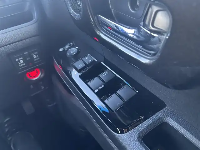 ホンダ Ｎ ＢＯＸ カスタム G L ターボ ホンダセンシング 愛知県 2018(平30)年 6.6万km ルナシルバーM /禁煙車//メモリーナビ(ECLIPSE AVN-R8)//フルセグTV/USB/BT/SD/MUSIC JUKE/CD/DVD//ビルトインETC//バックカメラ//Honda SENSING//衝突軽減ブレーキ/誤発進抑制機能/後方誤発進抑制機能/歩行者事故低減ステアリング/路外逸脱抑制機能/オートハイビーム/先行車発進お知らせ機能/標識認識機能//ACC/LKAS//オートリトラウィンカーミラー//両側パワースライドドア//プッシュスタート//オートLEDヘッドライト//LEDフォグランプ//プラズマクラスター技術搭載フルオート・エアコンディショナー//アレルクリーンプラスシート//ブラック塗装＋切削加工15インチアルミホイール//ハーフレザーシート//シートリフター//革巻きステアリング//ステアリングスイッチ//ステアリングチルト機構//パドルシフト//ECON//スマートキー//スペアスマートキー//ロールサンシェード//LEDルームランプ//前方ドライブレコーダー(Kenwood DRV-320)//純正フロアマット//ドアバイザー//取扱説明書//保証書