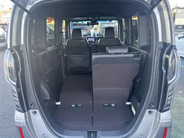 ホンダ Ｎ ＢＯＸ カスタム G L ターボ ホンダセンシング 愛知県 2018(平30)年 6.6万km ルナシルバーM /禁煙車//メモリーナビ(ECLIPSE AVN-R8)//フルセグTV/USB/BT/SD/MUSIC JUKE/CD/DVD//ビルトインETC//バックカメラ//Honda SENSING//衝突軽減ブレーキ/誤発進抑制機能/後方誤発進抑制機能/歩行者事故低減ステアリング/路外逸脱抑制機能/オートハイビーム/先行車発進お知らせ機能/標識認識機能//ACC/LKAS//オートリトラウィンカーミラー//両側パワースライドドア//プッシュスタート//オートLEDヘッドライト//LEDフォグランプ//プラズマクラスター技術搭載フルオート・エアコンディショナー//アレルクリーンプラスシート//ブラック塗装＋切削加工15インチアルミホイール//ハーフレザーシート//シートリフター//革巻きステアリング//ステアリングスイッチ//ステアリングチルト機構//パドルシフト//ECON//スマートキー//スペアスマートキー//ロールサンシェード//LEDルームランプ//前方ドライブレコーダー(Kenwood DRV-320)//純正フロアマット//ドアバイザー//取扱説明書//保証書