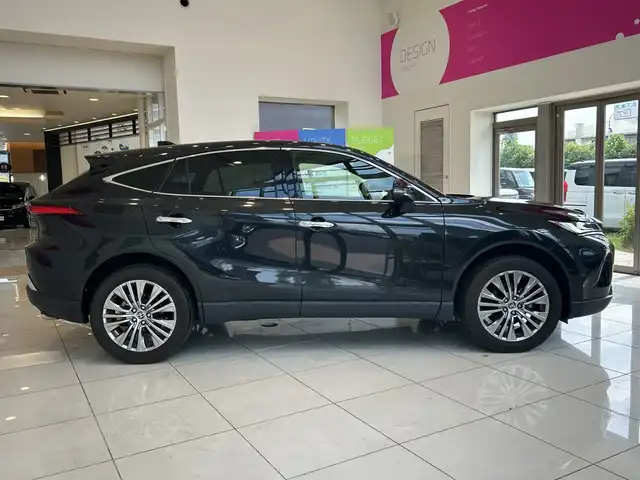 トヨタ ハリアー Z 埼玉県 2021(令3)年 3.7万km プレシャスブラックパール トヨタセーフティセンス/純正ディスプレイオーディオ（コネクティッドナビ対応）/　　Bluetooth/フルセグTV/Apple CarPlay/Android Auto/Miracast/USB/AUX/JBLプレミアムサウンド/バックカメラ/パワーバックドア/ハーフレザーシート/LEDオートライト/純正19インチアルミホイール/ドラレコ内臓デジタルインナーミラー/電動パーキングブレーキ(HOLDスイッチ付)/プッシュスタート/ビルトインETC2.0/禁煙車