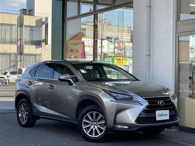 レクサス ＮＸ 300h Iパッケージ 愛知県 2015(平27)年 16.5万km ソニックチタニウム /禁煙//ワンオーナー//メーカーナビ//フルセグ//CD/DVD/SD/USB/BT/AUX/AM/FM//サイド/バックカメラ//ビルトインETC2.0//純正17AW//PCS/LDA/AHB/ACC//クリアランスソナー//茶革シート//メモリ付きパワーシート//オートリトラウィンカーミラー//革巻きステアリング//ステアリングスイッチ//パドルシフト//ステアリングヒーター//電動パーキング//オートブレーキホールド//スマートキー//プッシュスタート//ECO/NORMAL/SPORT//EVモード//横滑り防止//LEDオートライト/フォグランプ//純正フロアマット//ISOFIX//トノカバー//保証書//スペアキー