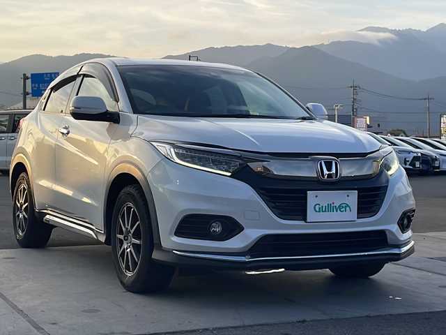 ホンダ ヴェゼル 山梨県 2018(平30)年 4.1万km プラチナホワイトパール 純正ナビ/衝突軽減装置/ハーフレザーシート/シートヒーター/バックカメラ/フルセグ/ＤＶＤ再生/レーダークルーズコントロール/オートライト/オートエアコン