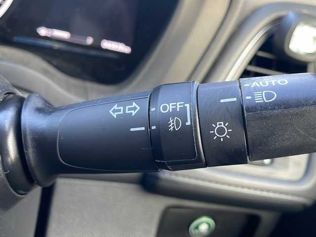 ホンダ ヴェゼル 山梨県 2018(平30)年 4.1万km プラチナホワイトパール 純正ナビ/衝突軽減装置/ハーフレザーシート/シートヒーター/バックカメラ/フルセグ/ＤＶＤ再生/レーダークルーズコントロール/オートライト/オートエアコン