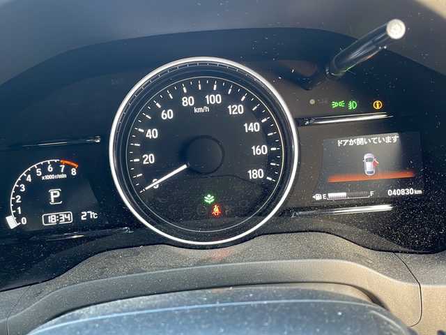 ホンダ ヴェゼル 山梨県 2018(平30)年 4.1万km プラチナホワイトパール 純正ナビ/衝突軽減装置/ハーフレザーシート/シートヒーター/バックカメラ/フルセグ/ＤＶＤ再生/レーダークルーズコントロール/オートライト/オートエアコン