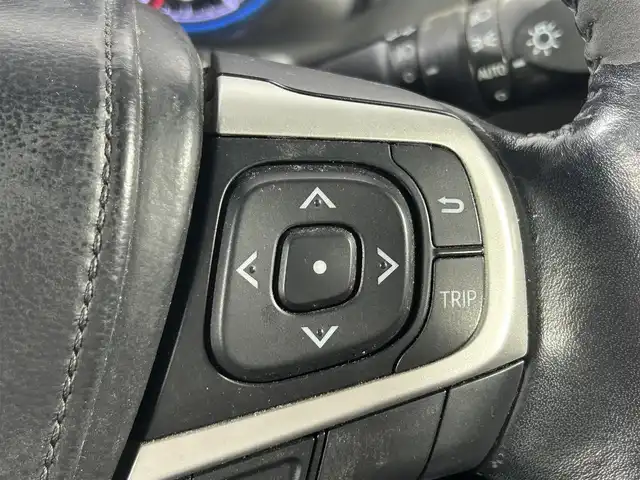トヨタ ハリアー プレミアム 佐賀県 2015(平27)年 9.4万km ブラック 純正9型ナビ/（ＡＭ/ＦＭ/CD/DVD/Bluetooth/フルセグTV）/サンルーフ/モデリスタエアロ/バックカメラ/クルーズコントロール/パワーシート/シートメモリ/パワーバックドア/レーンアシスト/シートヒーター/LEDヘッドライト/フォグランプ/オートエアコン/盗難防止装置/横滑り防止装置/オートライト/オートマチックハイビーム/スマートキー/プッシュスタート/純正フロアマット/純正18インチアルミホイール/ステアリングスイッチ/電動格納ミラー