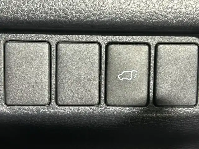 トヨタ ハリアー プレミアム 佐賀県 2015(平27)年 9.4万km ブラック 純正9型ナビ/（ＡＭ/ＦＭ/CD/DVD/Bluetooth/フルセグTV）/サンルーフ/モデリスタエアロ/バックカメラ/クルーズコントロール/パワーシート/シートメモリ/パワーバックドア/レーンアシスト/シートヒーター/LEDヘッドライト/フォグランプ/オートエアコン/盗難防止装置/横滑り防止装置/オートライト/オートマチックハイビーム/スマートキー/プッシュスタート/純正フロアマット/純正18インチアルミホイール/ステアリングスイッチ/電動格納ミラー