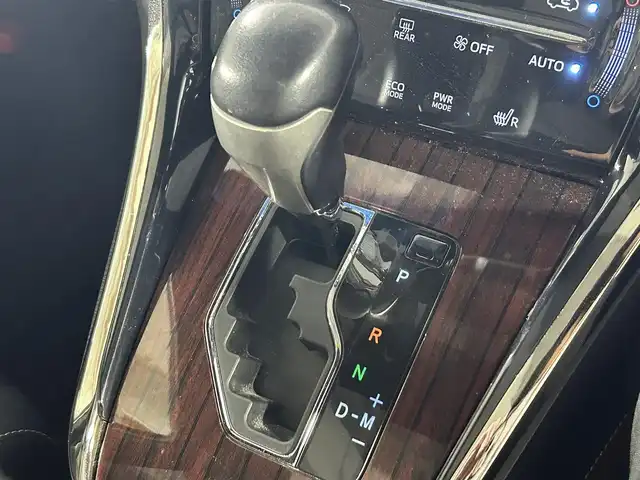 トヨタ ハリアー プレミアム 佐賀県 2015(平27)年 9.4万km ブラック 純正9型ナビ/（ＡＭ/ＦＭ/CD/DVD/Bluetooth/フルセグTV）/サンルーフ/モデリスタエアロ/バックカメラ/クルーズコントロール/パワーシート/シートメモリ/パワーバックドア/レーンアシスト/シートヒーター/LEDヘッドライト/フォグランプ/オートエアコン/盗難防止装置/横滑り防止装置/オートライト/オートマチックハイビーム/スマートキー/プッシュスタート/純正フロアマット/純正18インチアルミホイール/ステアリングスイッチ/電動格納ミラー