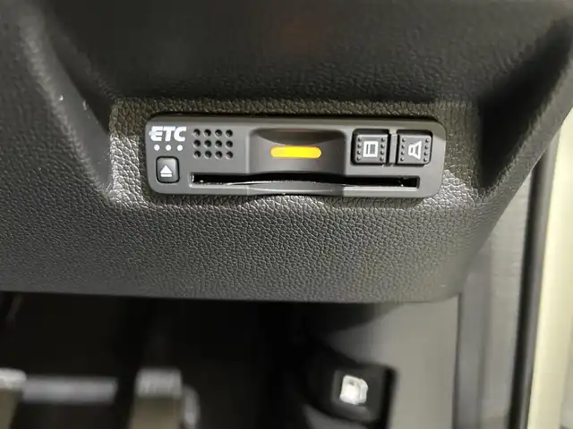 ホンダ フリード クロスター ホンダセンシング 愛媛県 2022(令4)年 1.3万km プラチナホワイトパール ・ホンダセンシング/・アクティブコーナリングライト/・純正メモリーナビ/・バックカメラ/・ETC/・ドライブレコーダー/・ハーフレザーシート/・前席シートヒーター/・LEDヘッドライト/・フォグランプ/・スマートキー