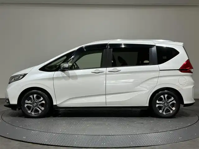 ホンダ フリード クロスター ホンダセンシング 愛媛県 2022(令4)年 1.3万km プラチナホワイトパール ・ホンダセンシング/・アクティブコーナリングライト/・純正メモリーナビ/・バックカメラ/・ETC/・ドライブレコーダー/・ハーフレザーシート/・前席シートヒーター/・LEDヘッドライト/・フォグランプ/・スマートキー