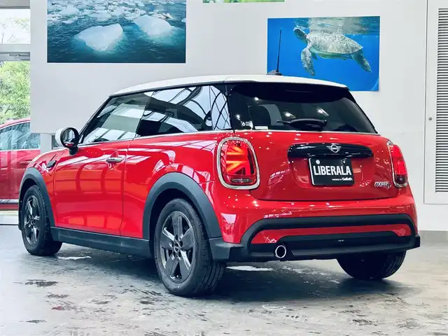 ＭＩＮＩ ＢＭＷ ミニ クーパー D クラシックトリム 大阪府 2023(令5)年 1.1万km チリ・レッド ペッパーP/インテリジェントセーフティ/純正ディスプレイオーディオ/applecarplay/バックカメラ/ハーフレザー（レザーシートカバー)/純正16インチAW/LEDヘッドライト/クルコン/クリアランスソナー/コンフォートアクセス