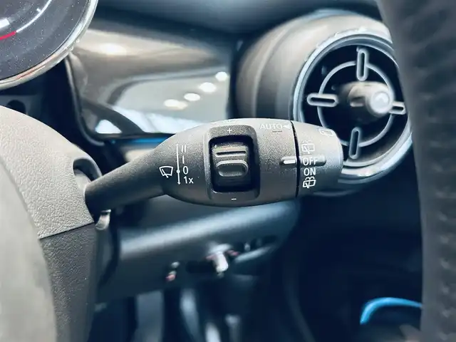 ＭＩＮＩ ＢＭＷ ミニ クーパー D クラシックトリム 大阪府 2023(令5)年 1.1万km チリ・レッド ペッパーP/インテリジェントセーフティ/純正ディスプレイオーディオ/applecarplay/バックカメラ/ハーフレザー（レザーシートカバー)/純正16インチAW/LEDヘッドライト/クルコン/クリアランスソナー/コンフォートアクセス